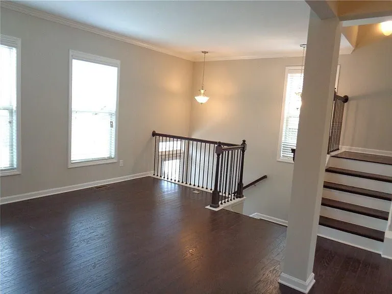 661 Sunset Park Dr — Photo 6