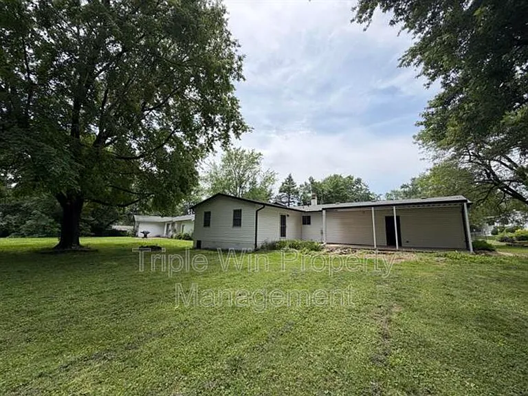 2245 Lindsay Ln — Photo 5