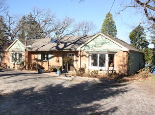 26016 N Midlothian Rd, Mundelein, IL 60060