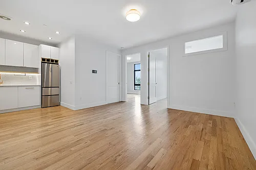 150 Eagle St Photo 1