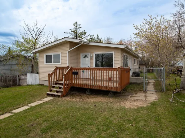 315 10th St, Cold Lake, AB T9M 1A5