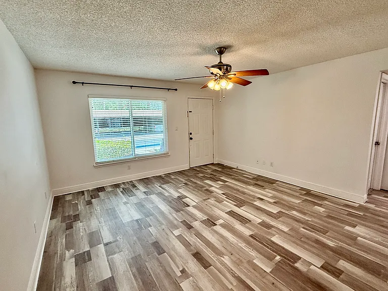 1515 Huntington Ln #117 — Photo 4
