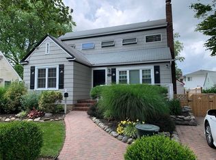 1811 Princeton Pl, Merrick, NY 11566