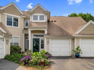 1022 Deerhaven Ter #1022, Stewartsville, NJ 08886