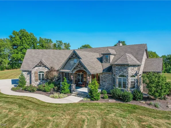 9516 Lisbon St E, East Canton, OH 44730