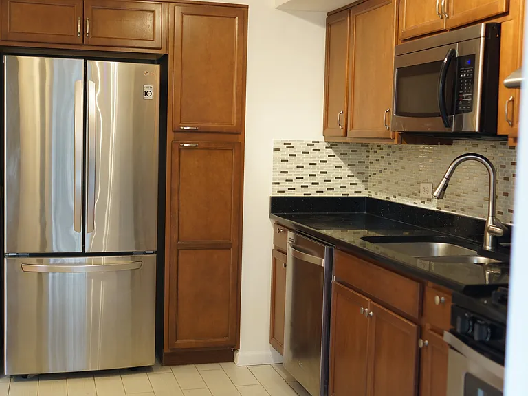 6433 N Kedzie Ave — Photo 3