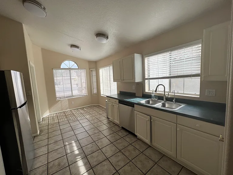 4636 W Laredo St — Photo 18