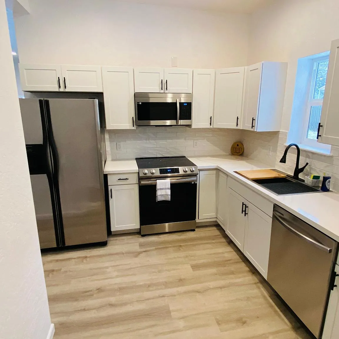 214 Gold Ave — Photo 2