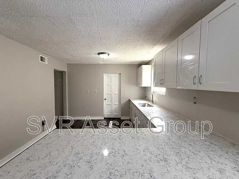9073 11th Ave — Photo 6