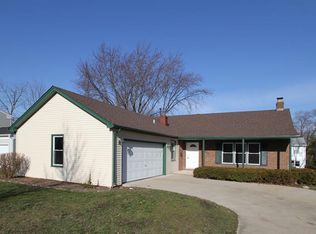 800 Knightsbridge Ln, Schaumburg, IL 60195