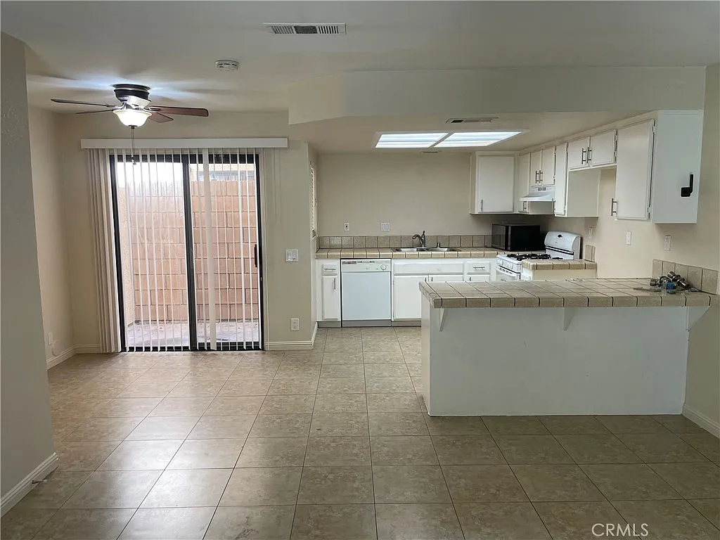 2 bed, 1.5 bath, 1000 sqft, $1,950 — Photo 1
