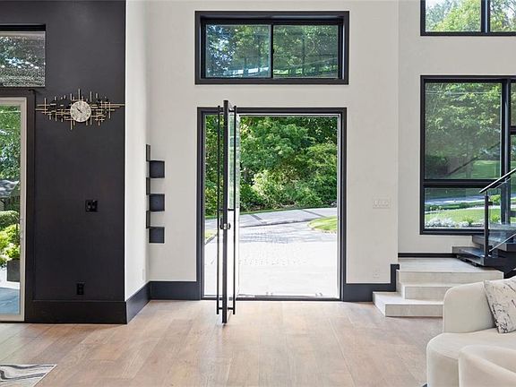 3rd image of 2401 Greenglade Rd NE