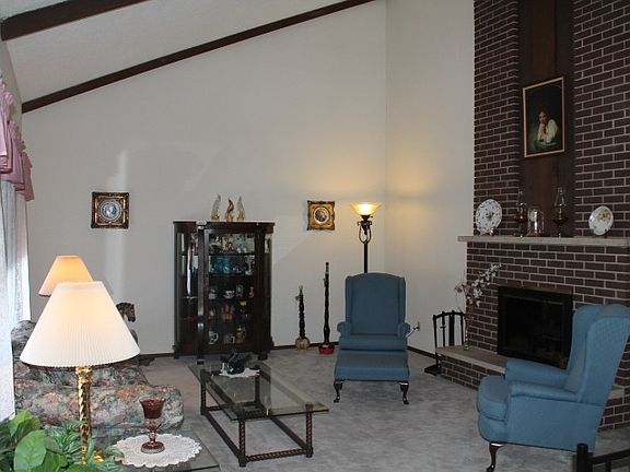 4th image of 600 13th Ave N