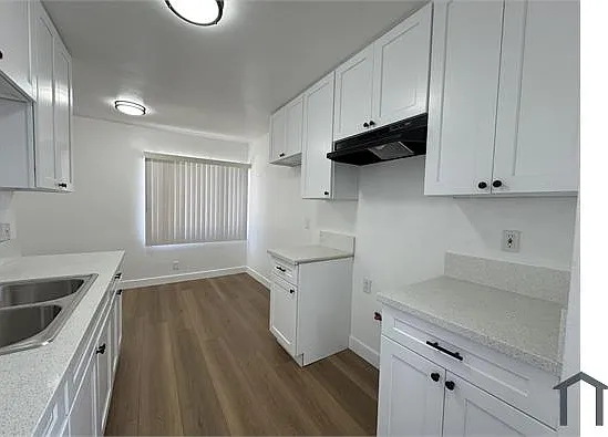 8325 S Western Ave #5 — Photo 4