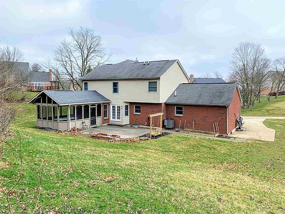 5th image of 765 Lakewood Dr