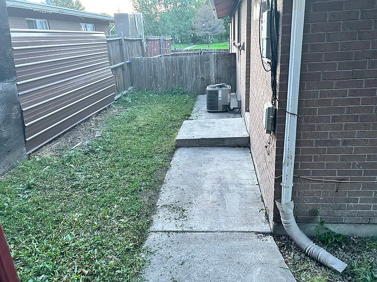 1208 W Harris Ave — Photo 8