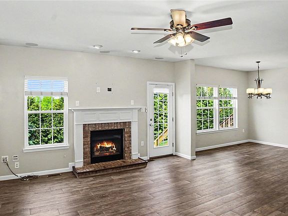 3rd image of 291 Maple Ridge Dr