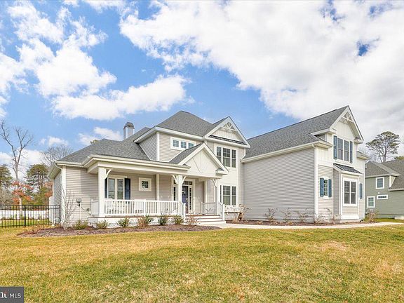 3rd image of 19076 Winterberry St