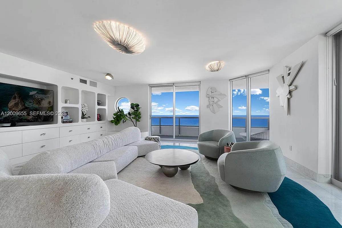 Building Photo - 5801 Collins Ave #1200
