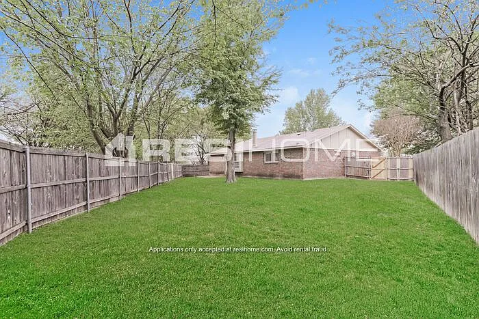 913 Pepperidge Ct — Photo 15