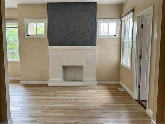 2nd image of 433 Pierce St