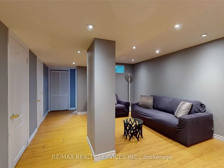 44 Elmstead Ct — Photo 3