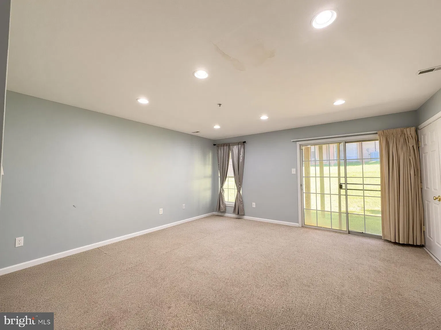 1 bed, 1.0 bath, 2219 sqft, $1,100 — Photo 1