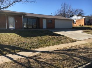 301 W Phillips Ct, Grand Prairie, TX 75051