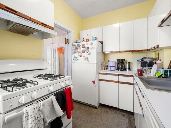 1263 Commonwealth Ave APT 4, Allston, MA 02134