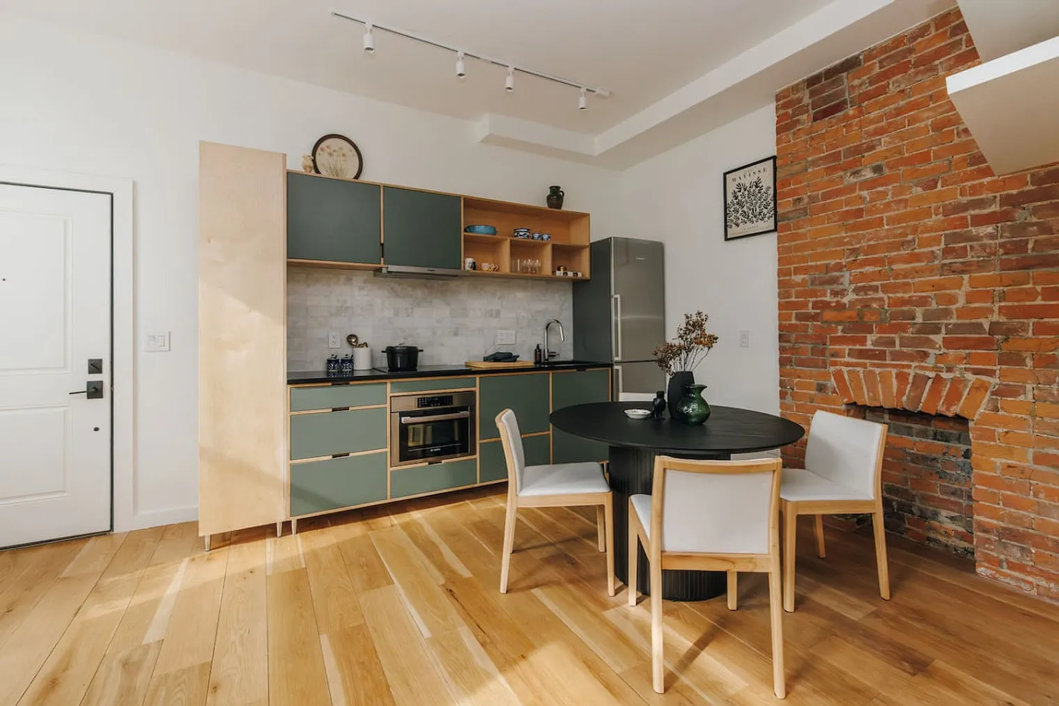 1 bed, 1.0 bath, 721 sqft, $2,580 — Photo 2