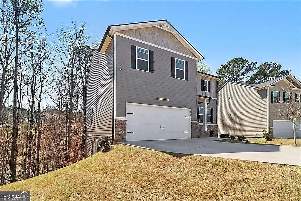 4 bed, 2.5 bath, 2634 sqft, $3,600 — Photo 2