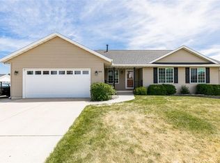 585 S 22nd St, Marion, IA 52302