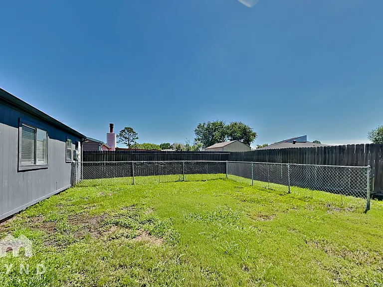 15831 Pryor Dr — Photo 16