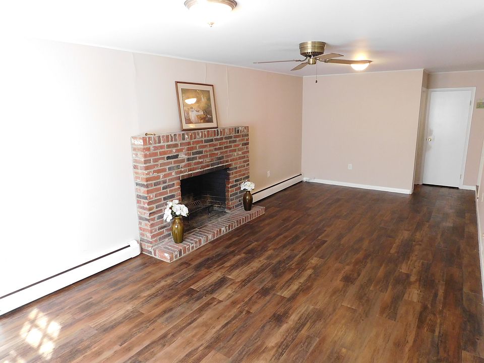 2nd image of 19 Holly Dr