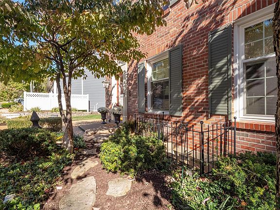 3rd image of 270 Parkland Ave