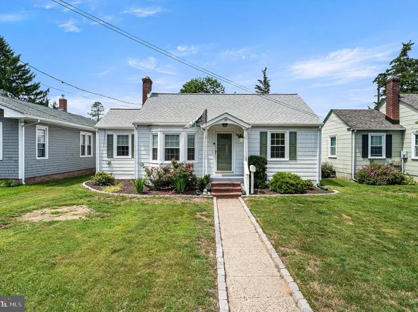 39 Pine St, Dover, DE 19901