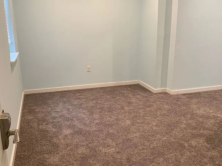 1411 W Thompson St — Photo 16