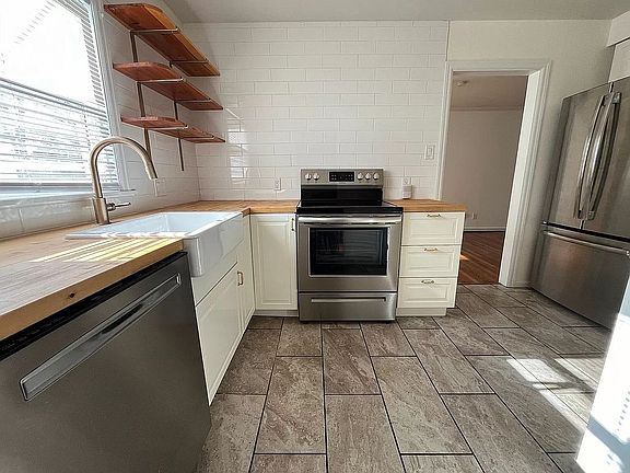3rd image of 609 E Meyer Blvd #1