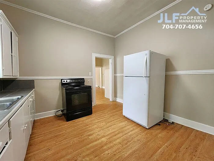 907 S Jackson St — Photo 6