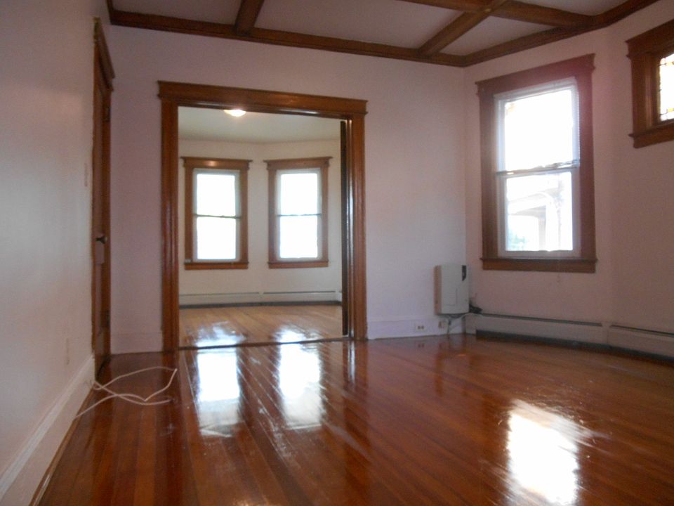 1st image of 170 Benziger Ave #1
