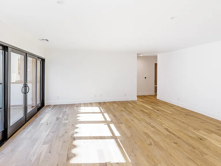 1657 Malcolm Ave — Photo 7