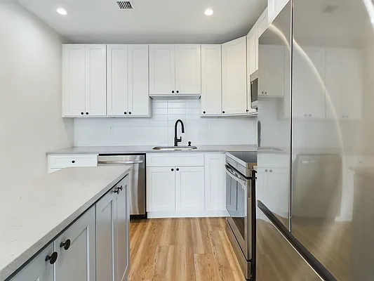 Rented by Bouklis Group | media 18