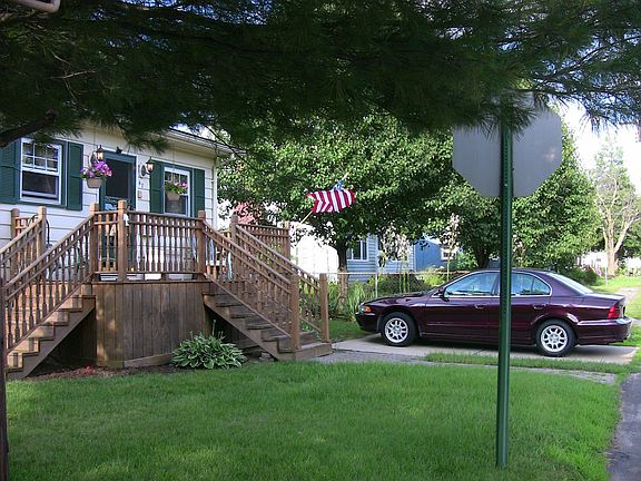 Dual stairs front porch