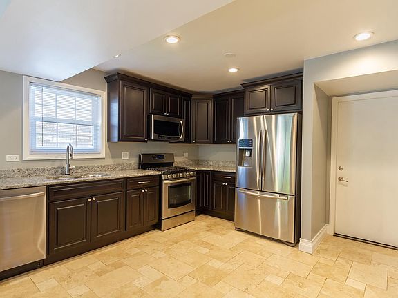 4th image of 1002 Bentley Ln