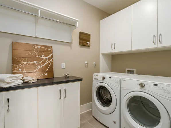 1075 E Water St, Charlottesville, VA 22902