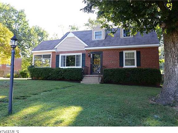 4th image of 1305 Camden Dr