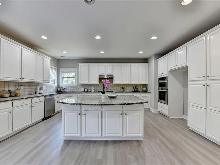 4805 Shelbourne Dr — Photo 35