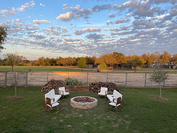 4th image of 1708 Iris Ln