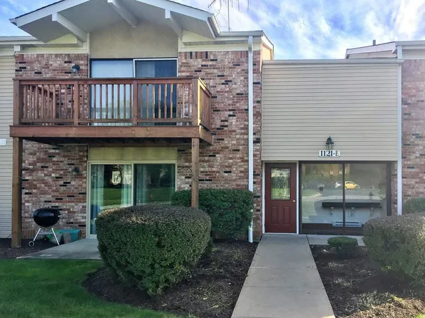 1121 Hinswood Dr APT 102, Darien, IL 60561