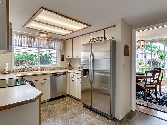 4th image of 3118 SE 155th Ave